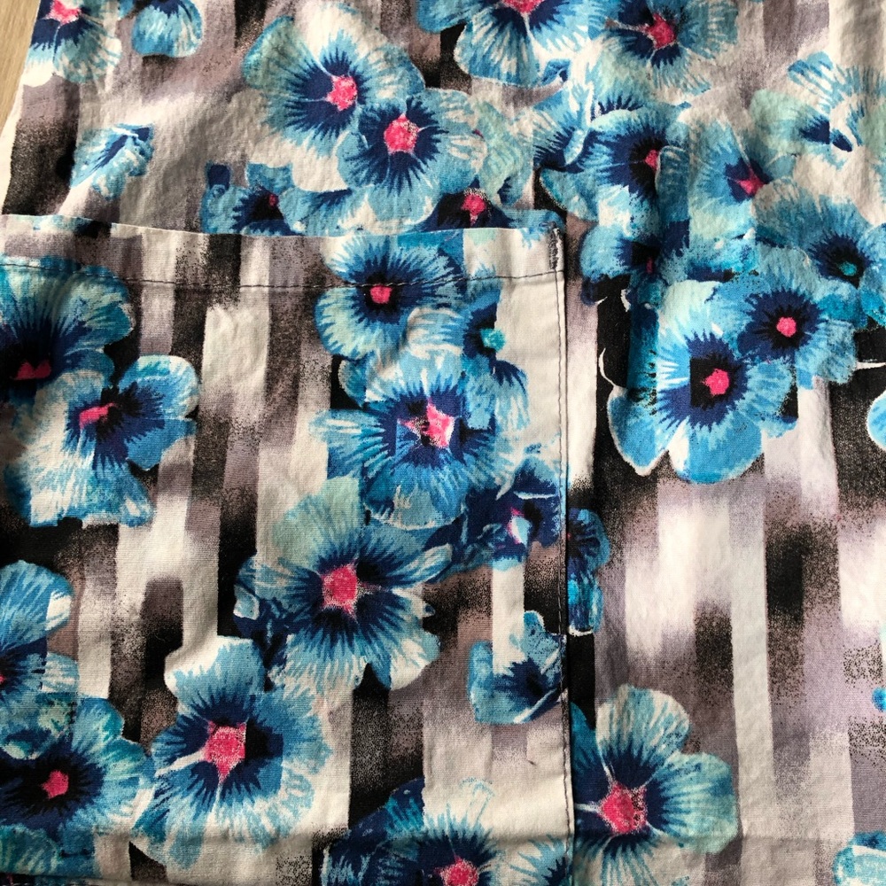 Scrub top - Picture 2 of 5